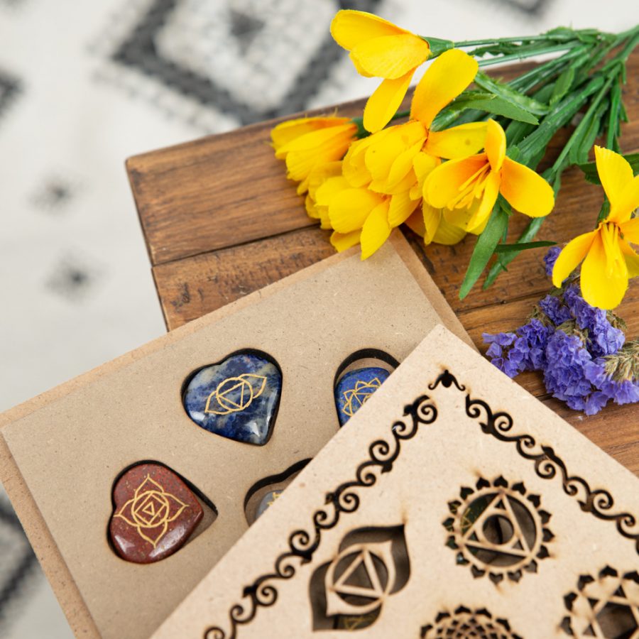 Chakra edelstenen harten set in houten doosje - Afbeelding 3