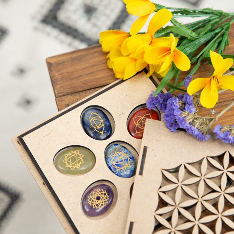 Chakra edelstenen set in houten doosje flower of life - Afbeelding 3