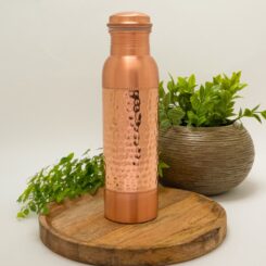 Koperen waterfles dot gehamerde rand - 950 ml - in luxe geschenkverpakking